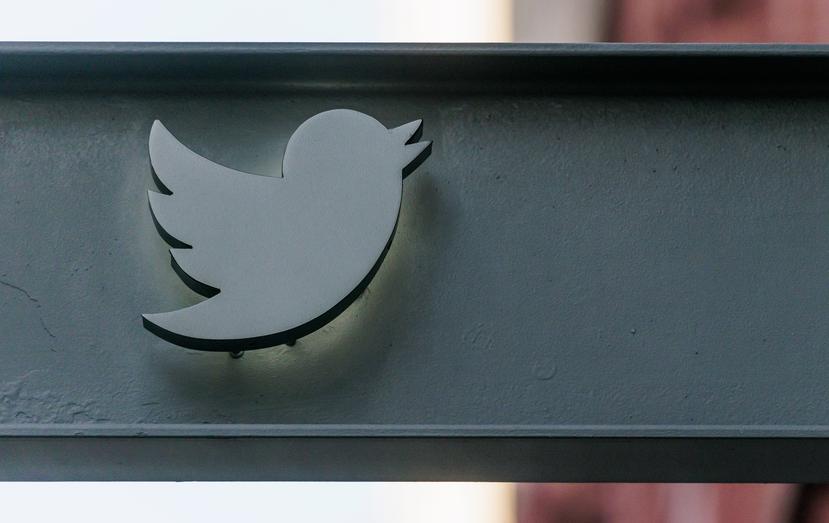 Vista del logo de Twitter afuera de sus oficinas en Nueva York.