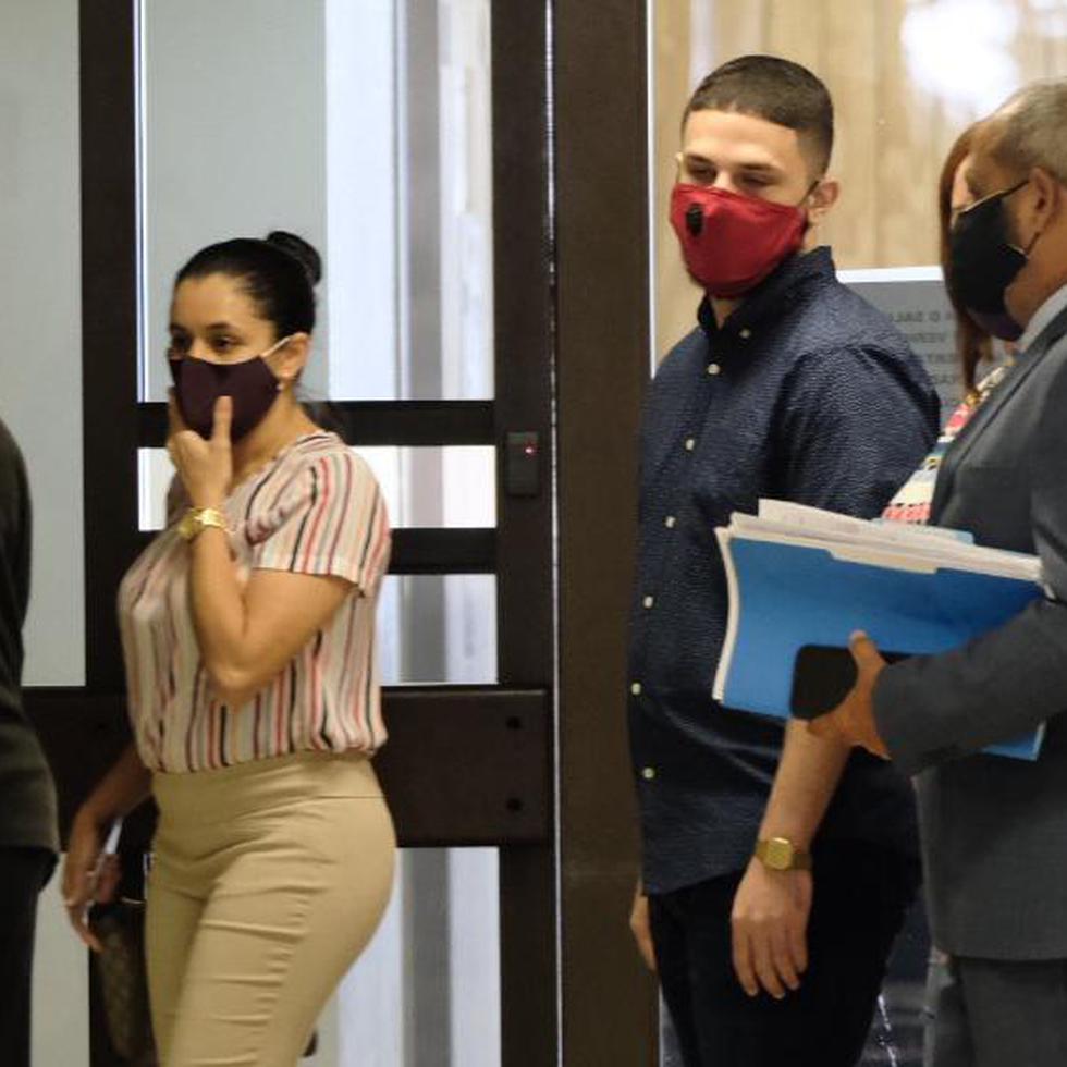 Foto de archivo de Keishla Pérez Bigio y William Avilés durante su lectura de acusación. Ambos enfrentan un juicio por el asesinato de la empresaria Hilda Padilla Romero el pasado 30 de septiembre de 2019.