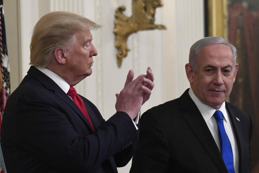 El presidente estadounidense Donald Trump (izquierda) escucha al primer ministro israelí Benjamin Netanyahu durante un evento en la Casa Blanca. (AP)