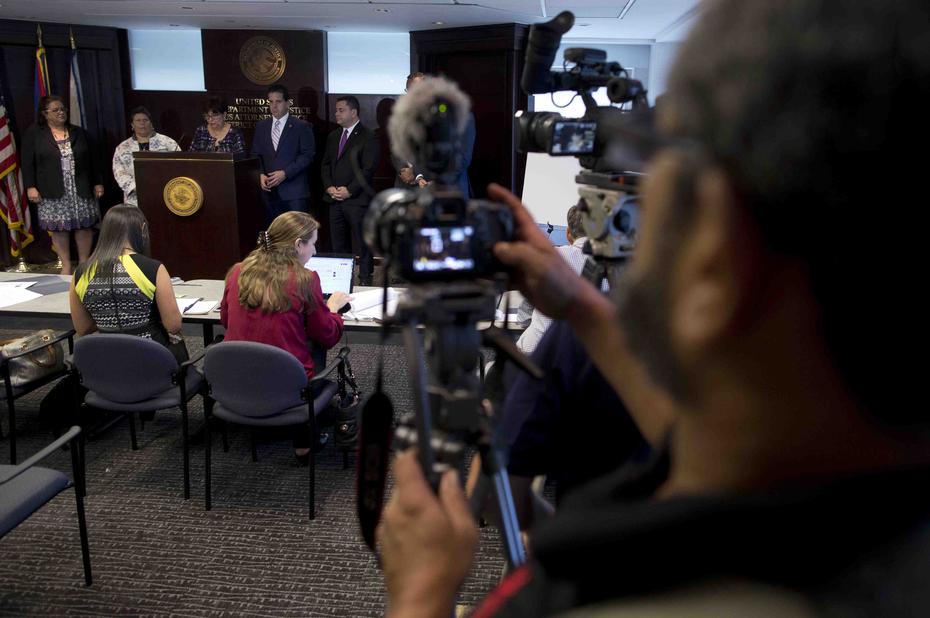 According to Federal Prosecutor Rosa Emilia Rodriguez during a press conference, the grand jury issued a 25-count indictment against Hernandez Pérez and the other nine people.