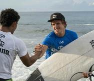 Surfing, educación ambiental y Coronas te esperan en Rincón