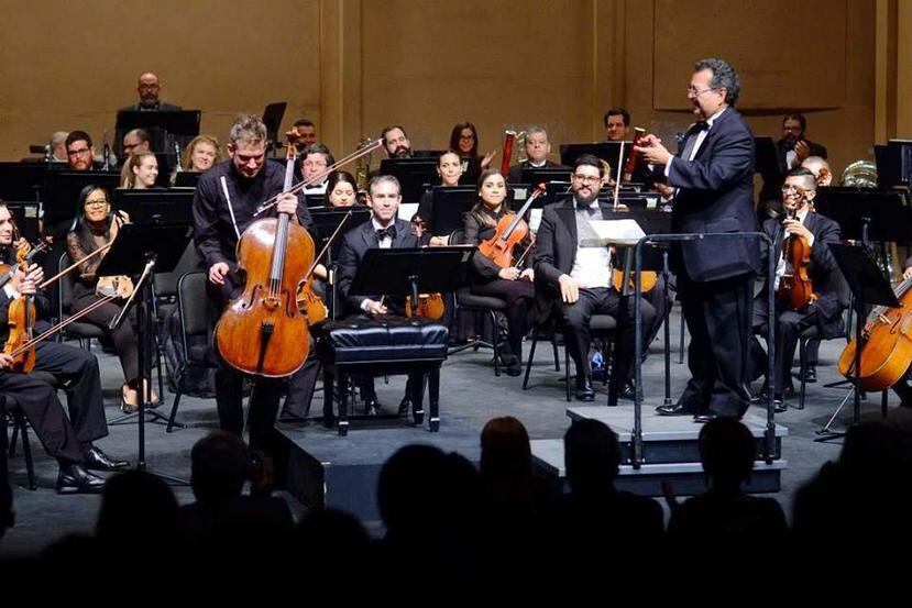El maestro Pabón, director emérito de la Orquesta Sinfónica de Puerto Rico estuvo al frente de la misma al acompañar al solista invitado Johannes Moser. (Suministrada)