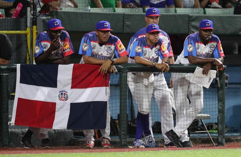 El boricua Lino Rivera (tercero de izquierda a derecha) es el mentor de Dominicana. (juan.martinez@gfrmedia.com)
