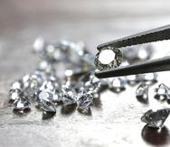 La calidad de un diamante radica en cuatro determinadas características que los distingue sobre otras piedras preciosas: color, claridad, talla y peso en quilates.