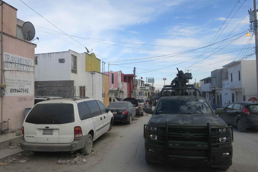 Personal del Ejercito Mexicano recorre una de las zonas mas precarias de Reynosa, en el estado de Tamaulipas, en México (EFE).