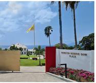 En marzo pasado, StateTrust, entidad bancaria internacional en Puerto Rico fue vendida a Hamilton International Reserve Bank. Según la Oficina del Comisionado de Instituciones Financieras, sin aval regulatorio, Hamilton transfirió los depósitos de los clientes a St. Kitts, cerró sus oficinas en la isla y opera desde Nueva York.