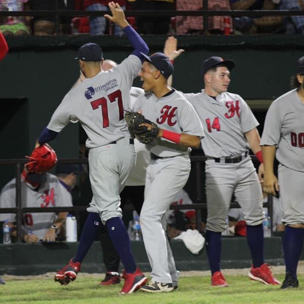 Los Grises de Humacao picaron al frente en la serie semifinal ante los Mulos de Juncos en el Béisbol Doble A.