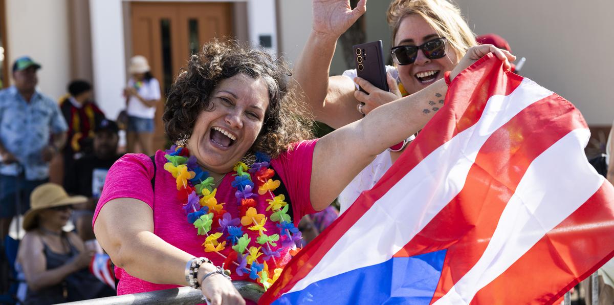 Bandera en mano y con mucho orgullo, boricuas de todas partes llegaron a la Ciudad Amurallada para la primera Parada Puertorriqueña en Puerto Rico
