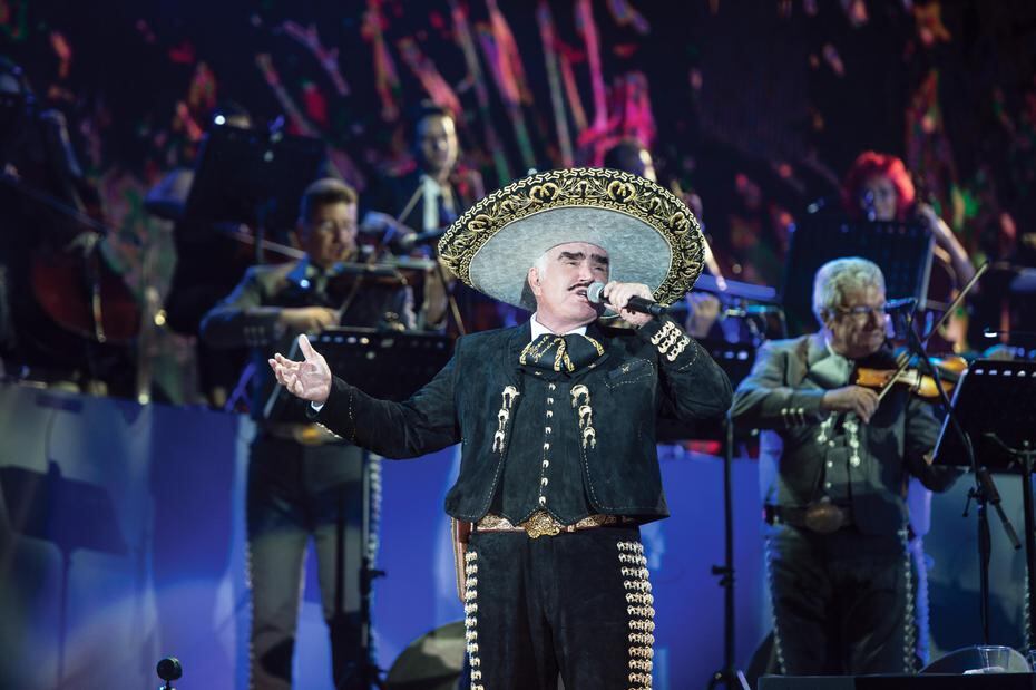 Vicente Fernández grabó el disco "Un azteca en el Azteca" lo que representó la despedida de los escenarios el 19 de agosto de 2016.