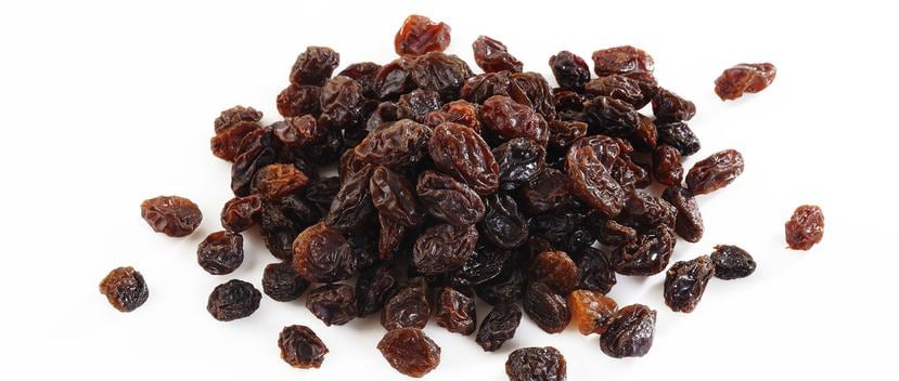 Puedes comer un puñado de frutos secos para obtener potasio. (Shutterstock)