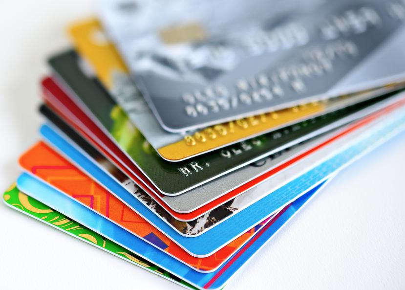 Una de las opciones para mejorar la puntuación crediticia es hacer los pagos a tiempo (antes de los 30 días pasado la fecha de vencimiento). (Shutterstock)