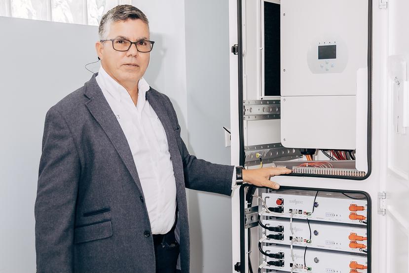 SunBeat es un sistema modular de baterías de litio ferroso y de inversores ya aprobados para la AEE para instalaciones interconectadas a su red, informó su creador Máximo Torres.