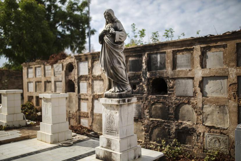 En la imagen, tomada el 16 de mayo de 2019, nichos profanados en el cementerio de El Cuadrado, en Maracaibo, Venezuela. (AP)