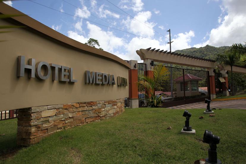 El Hotel Media Luna es administrado por el Municipio de Comerío. (GFR Media)