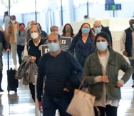 Oficiales de TSA comenzaron a verificar el cumplimiento de la orden de usar mascarillas en los aeropuertos desde el pasado 2 de febrero.