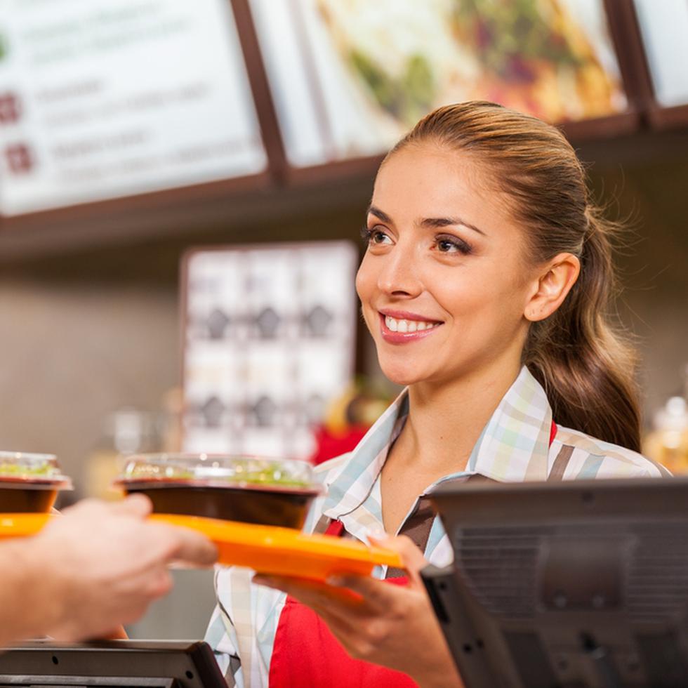 Empleos para trabajadores de comidas rápidas y dependientes de mostrador están en demanda.