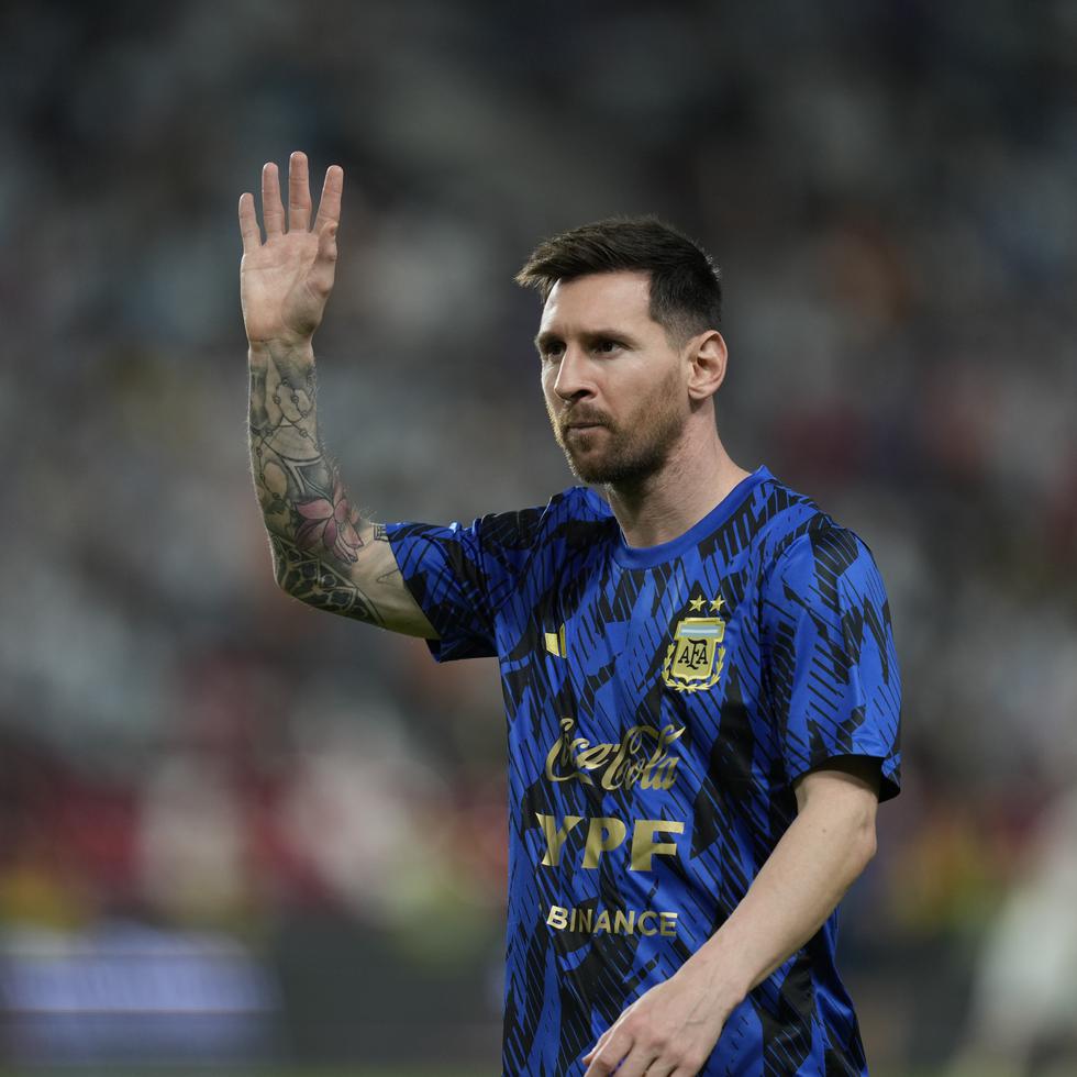 El delantero argentino Lionel Messi previo al amistoso contra los Emirates Árabes Unidos, en Abu Dabi, el miércoles 16 de noviembre de 2022.