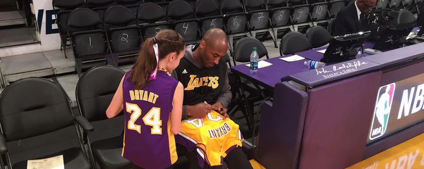 Mariana Pellicciari y su familia acudieron como invitados a presenciar el encuentro entre los Lakers y los Grizzlies de Memphis ayer, viernes, en el Staples Center. (Suministrada)