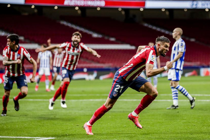 Yannick Carrasco, del Atlético de Madrid, corre para celebrar su gol de esquina.