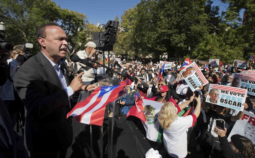 El congresista Luis Gutiérrez se dirigió al público que llegó a la actividad en Lafayette Park, en Washington. (AP)