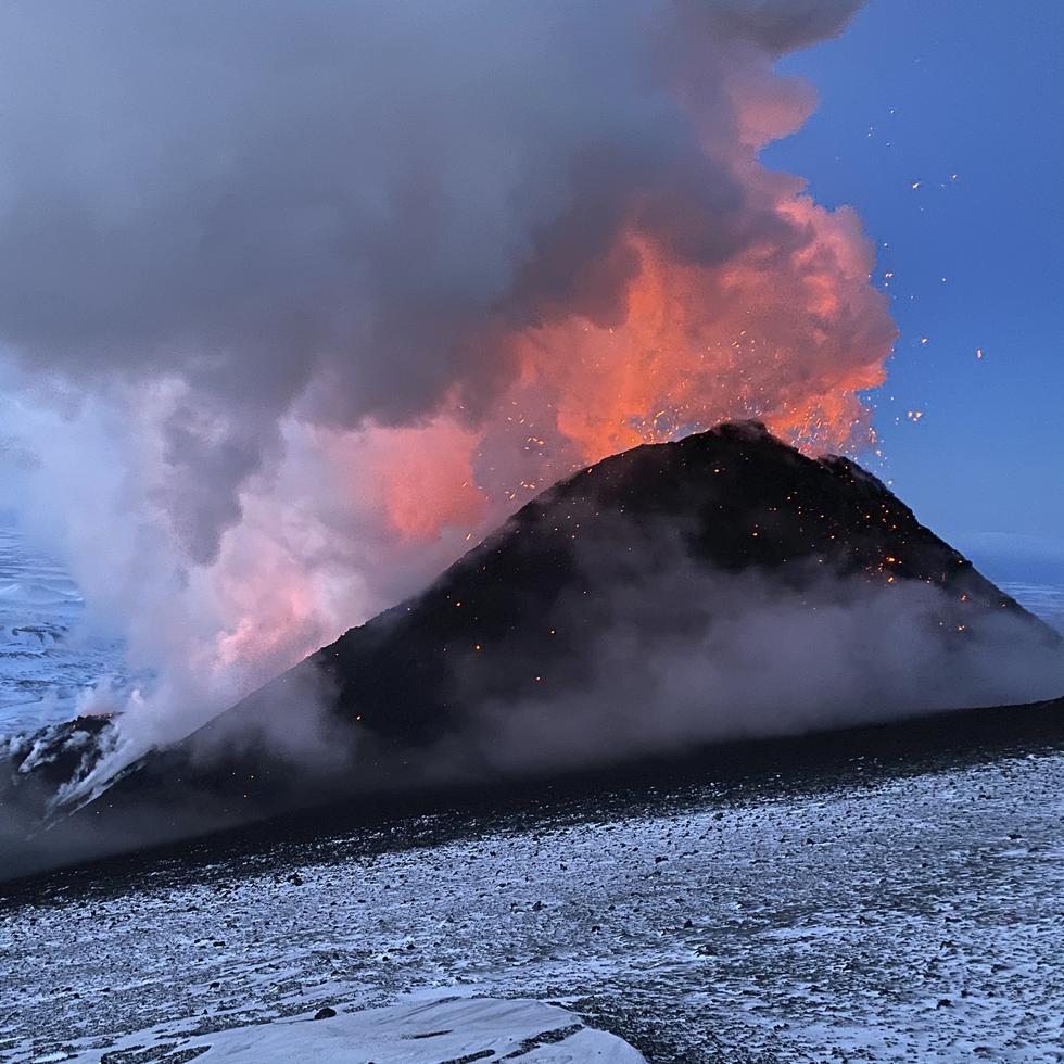 El volcán Klyuchevskaya en la península Kamchatka en Rusia, el 8 de marzo del 2021.