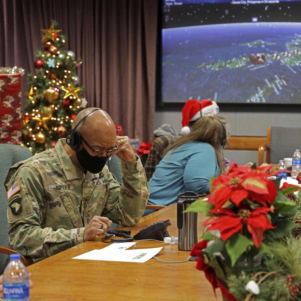 La tradición navideña del NORAD comenzó en 1955, después de que un niño llamó por error a un comando militar de Colorado para pedir hablar con Santa.
