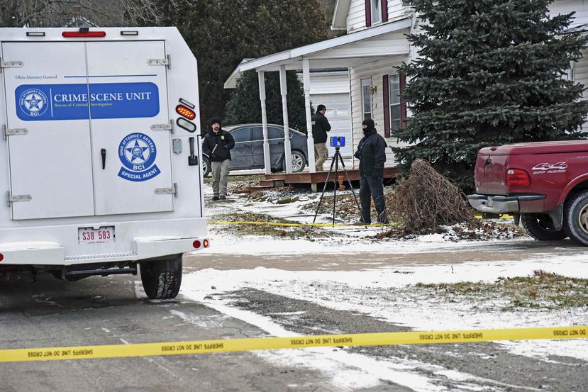 El vecino dijo a la policía que había ido a la casa armado con un arma corta. (Archivo / AP)