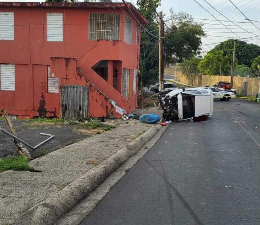 Foto de la manera en que quedó el vehículo accidentado esta mañana en Hato Tejas, Bayamón.