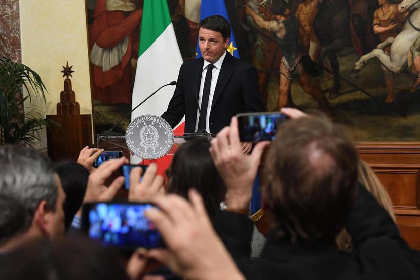 Renzi se había comprometido a finales del año pasado a presentar su renuncia si los electores decían no en el referendo. (EFE)
