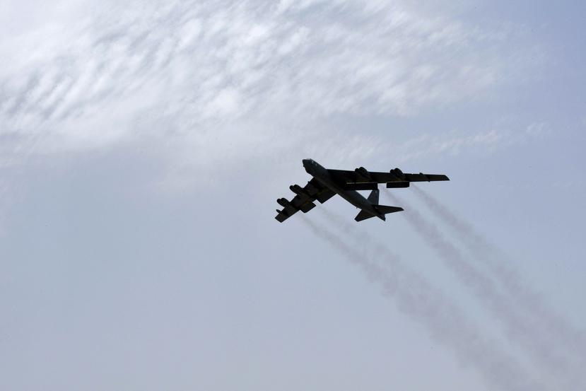 Un bombardero de EEUU B-52H Stratofortress despega de la Base Aérea Al Udeid en Qatar el 12 de mayo del 2019. (sargento Ashley Gardner de la Fuerza Aérea de EE.UU. vía AP)