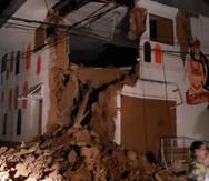 En esta foto provista por los Bomberos de Perú, se ve una construcción dañada por un sismo de magnitud 8.0 en Yurimaguas Perú, el domingo 26 de mayo de 2019. (AP)