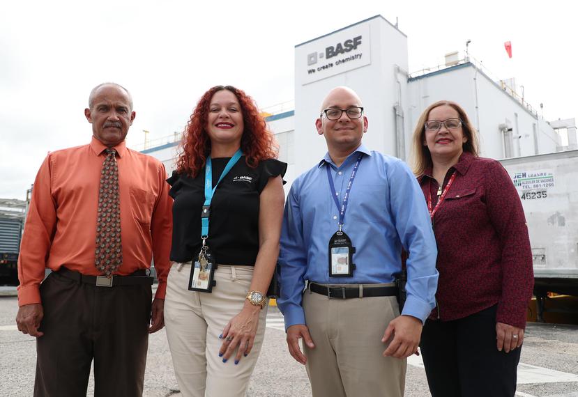 Ricardo Morales, gerente general, junto a Tania Reyes, David Marrero y Mirian Prieto, gerente de Recursos Humanos de BASF.