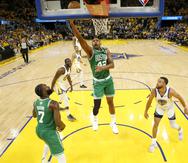 Al Horford (42) fue el cañón grande en la ofensiva de los Celtics de Boston en el primer partido de las Finales de la NBA contra Golden State, al anotar 26 puntos el jueves.