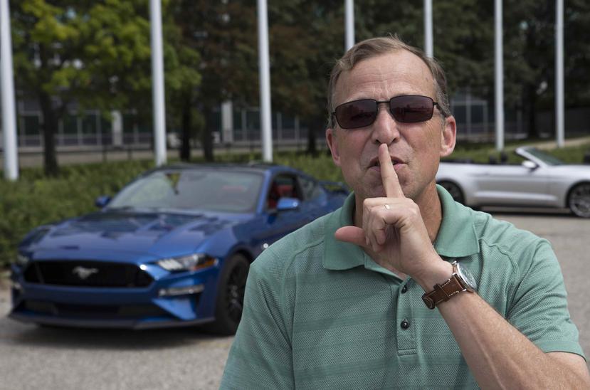 El ingeniero Steve von Foerster trabajó en el sistema para silenciar momentáneamente el sonido del nuevo Ford Mustang.