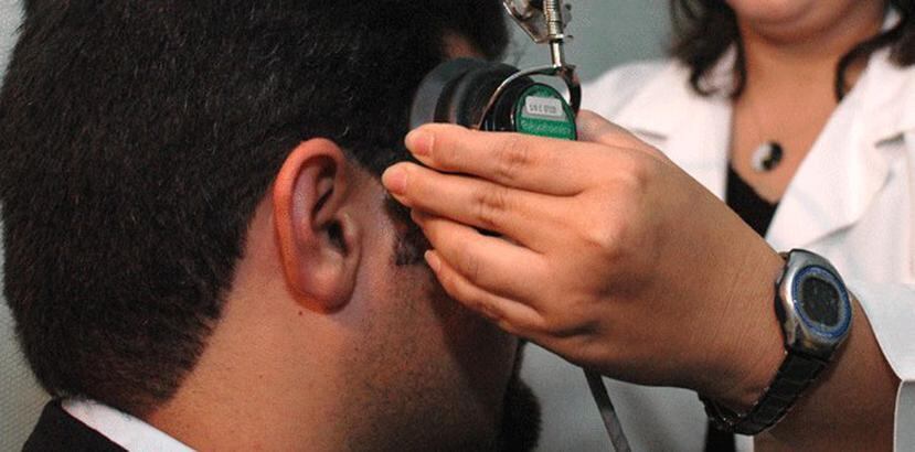 El estudio determinó que la exposición a ruidos fuertes significó un 30 % más de probabilidades de padecer sordera. (Archivo)