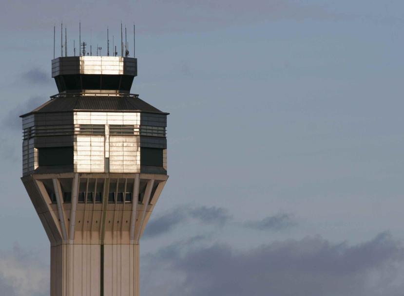 Torre de control del aeropuerto internacional.  (GFR Media)