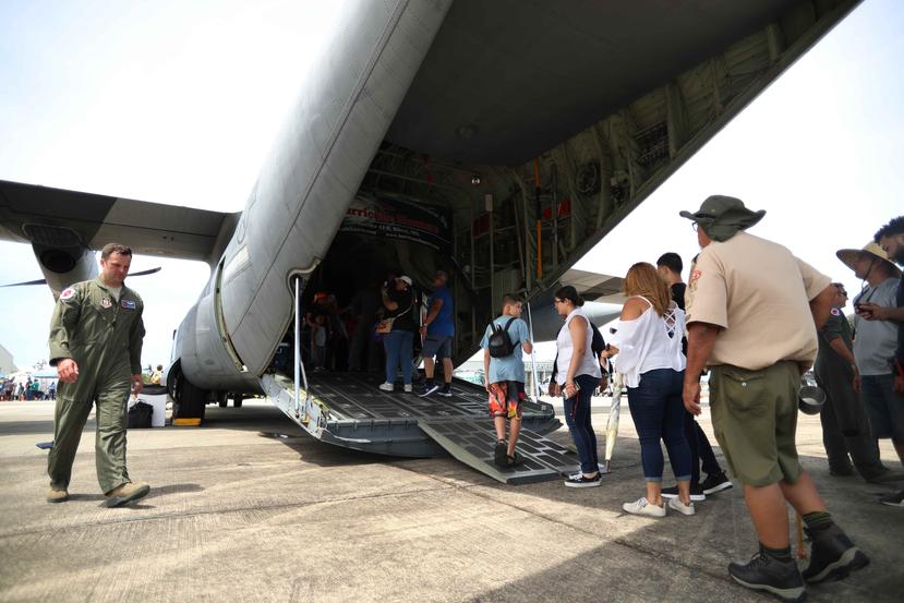 La NOAA y la Reserva de la Fuerza Aérea exhibieron el año pasado dos cazahuracanes en el aeropuerto José Aponte de la Torre, en Ceiba. (GFR Media)