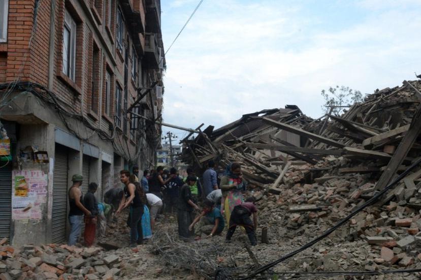 El sismo de magnitud 7.8 causó la muerte de más de 1,000 personas . (AFP)