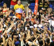 Los Capitanes de Arecibo celebran el campeonato obtenido este año.