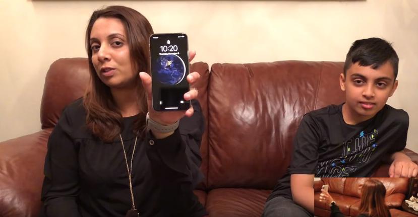 A través de un video la madre y el niño demostraron lo sencillo que fue desbloquear el celular. (YouTube)