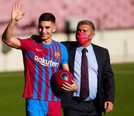 El presidente del Barcelona FC, Joan Laporta, aquí durante la presentación del jugador Ferrán Torres, dijo que la transacción es para fortalecer la base financiera del club.