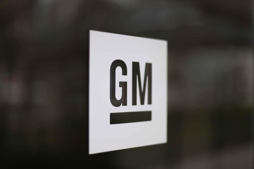 El logo de General Motors en la sede de la empresa en Detroit. (AP)