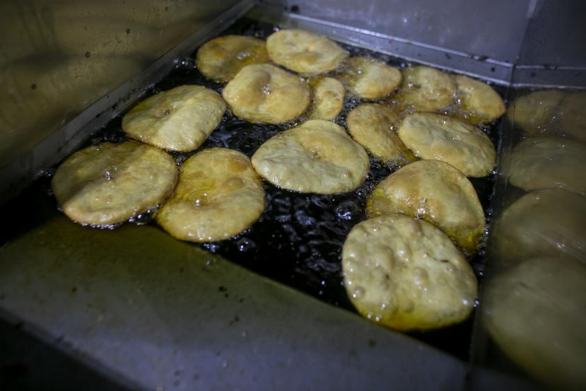 Frying the arepa.