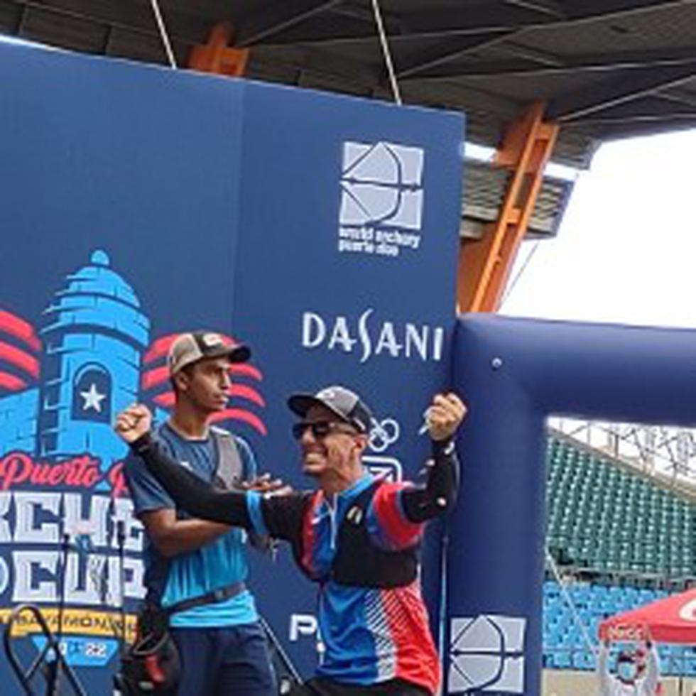 Adrián Muñoz celebra luego de conquistar la medalla de oro en recurvo al vencer en la final al guatemalteco Marco López.