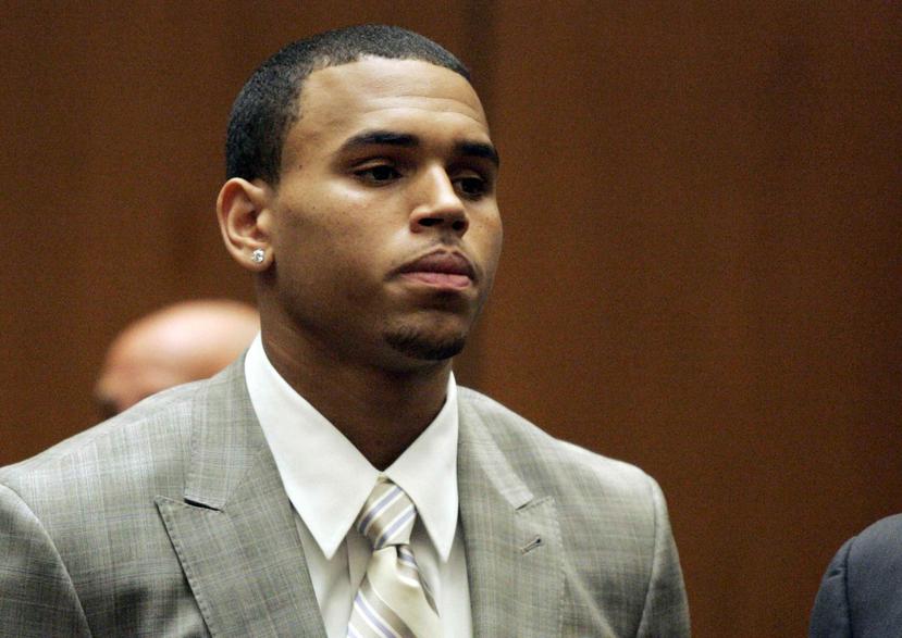Chris Brown golpeó hace ocho años años a la cantante Rihanna, cuando eran novios. (AP)