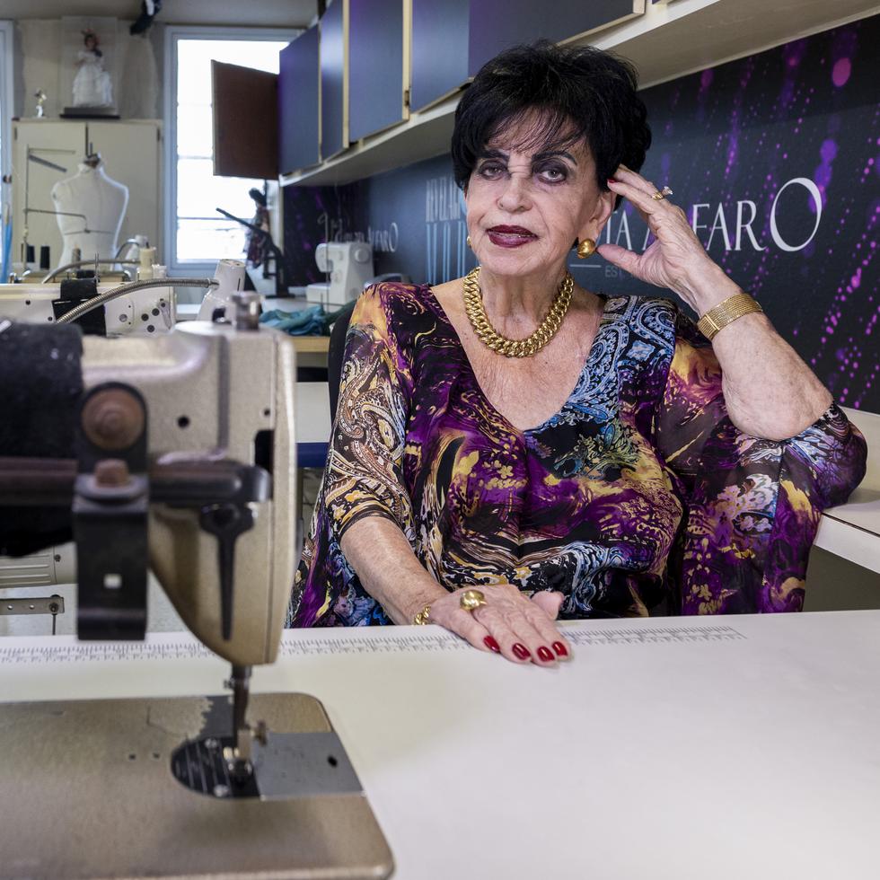 La diseñadora puertorriqueña, Carlota Alfaro, cumple 75 años de trayectoria en la moda.