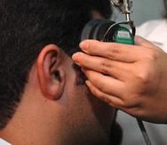 El estudio determinó que la exposición a ruidos fuertes significó un 30 % más de probabilidades de padecer sordera. (Archivo)