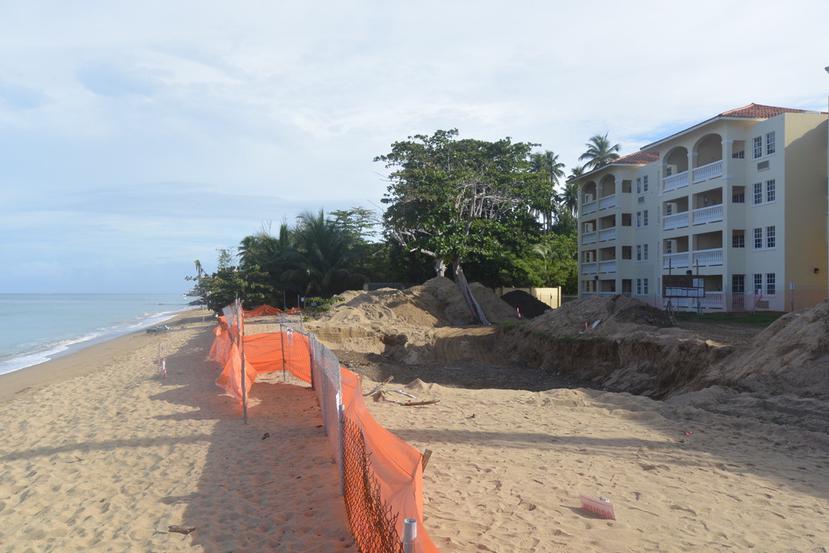 El condominio Sol y Playa ubica en la playa Los Almendros de Rincón.