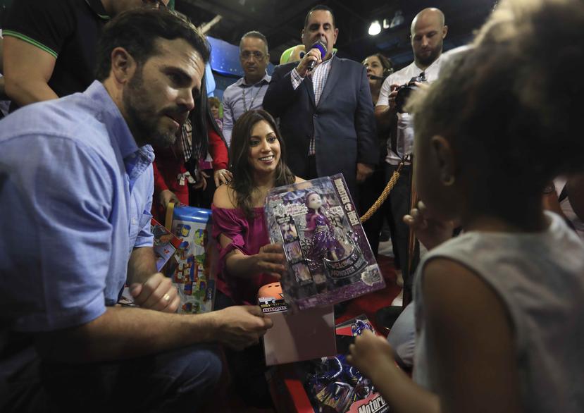 La entrega de regalos del gobierno de Puerto Rico en las instalaciones del Centro de Convenciones de Puerto Rico con motivo del Día de Reyes.