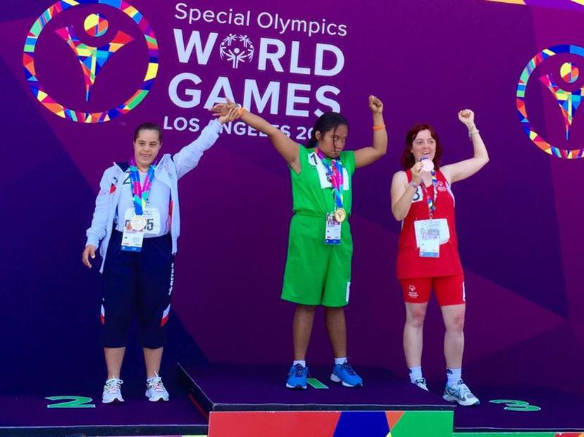 Isabel Cardona Collazo y el resto de las medallistas celebran su gesta en los Juegos Mundiales. (Suministrada)